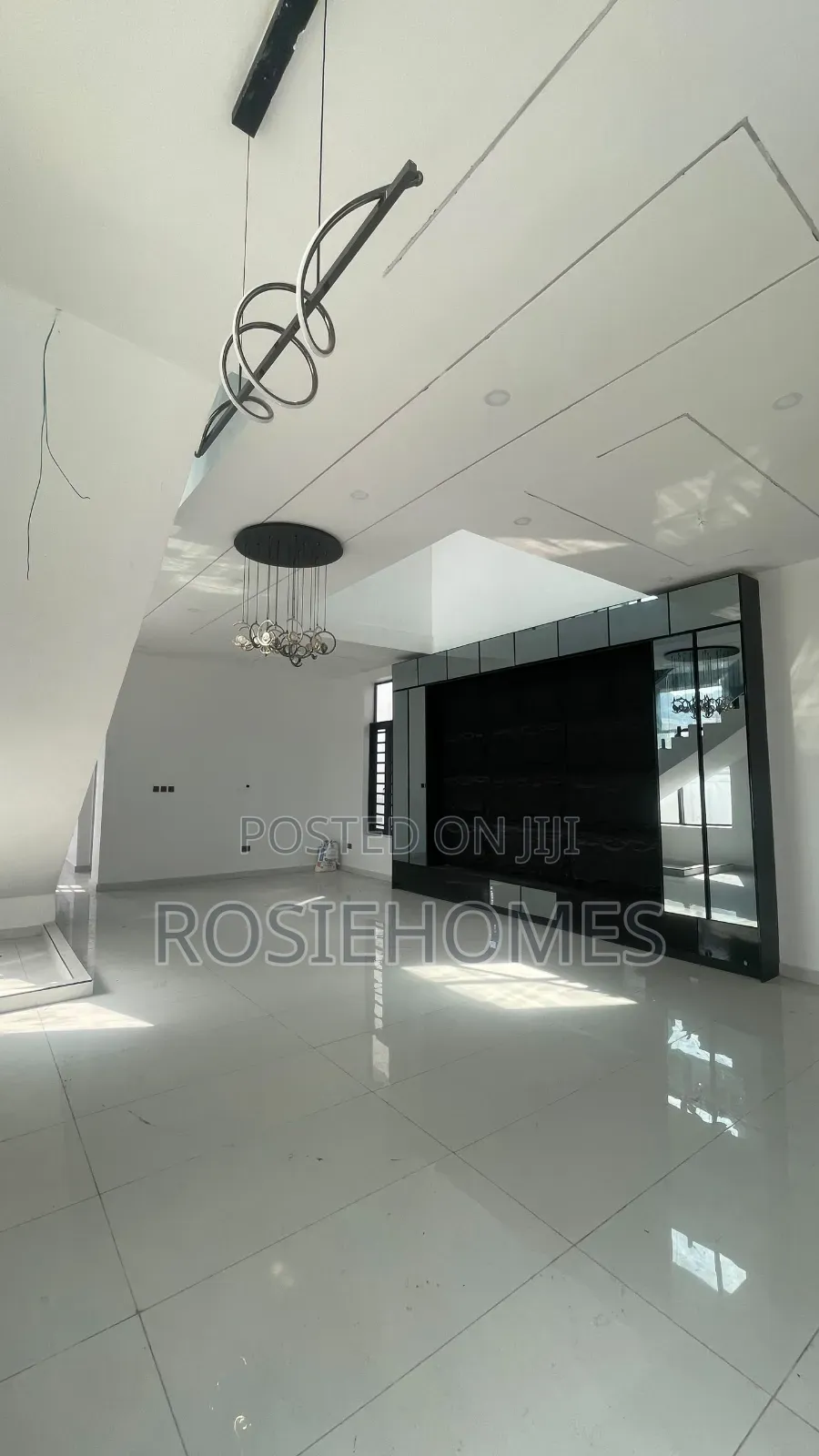 5bdrm Duplex in Chevron for sale in Chevron