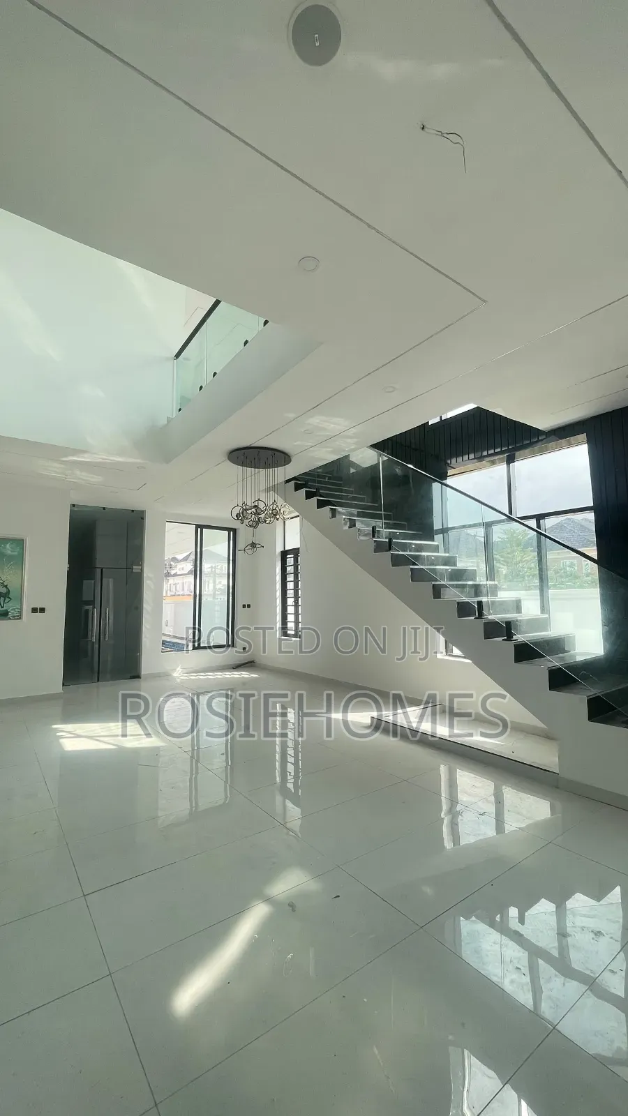 5bdrm Duplex in Chevron for sale in Chevron