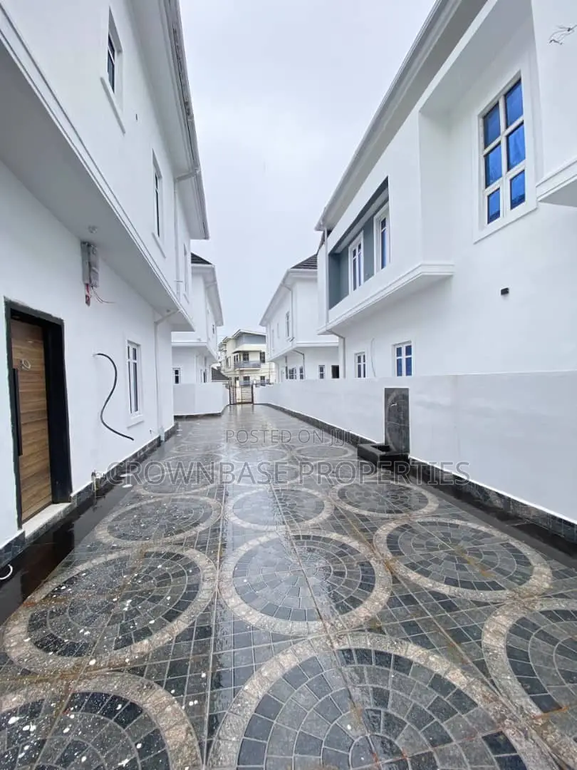 5bdrm Duplex in Sangotedo for sale in Sangotedo