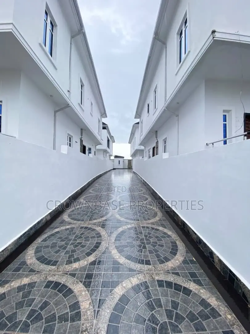5bdrm Duplex in Sangotedo for sale in Sangotedo