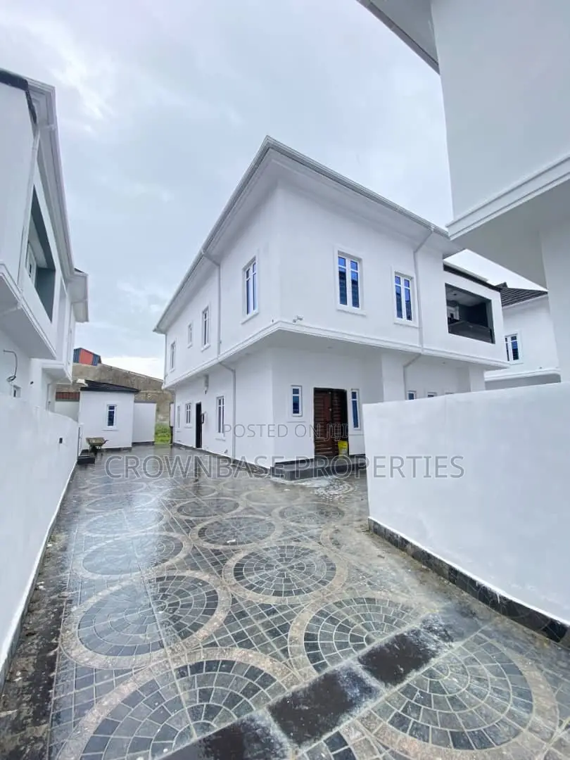 5bdrm Duplex in Sangotedo for sale in Sangotedo