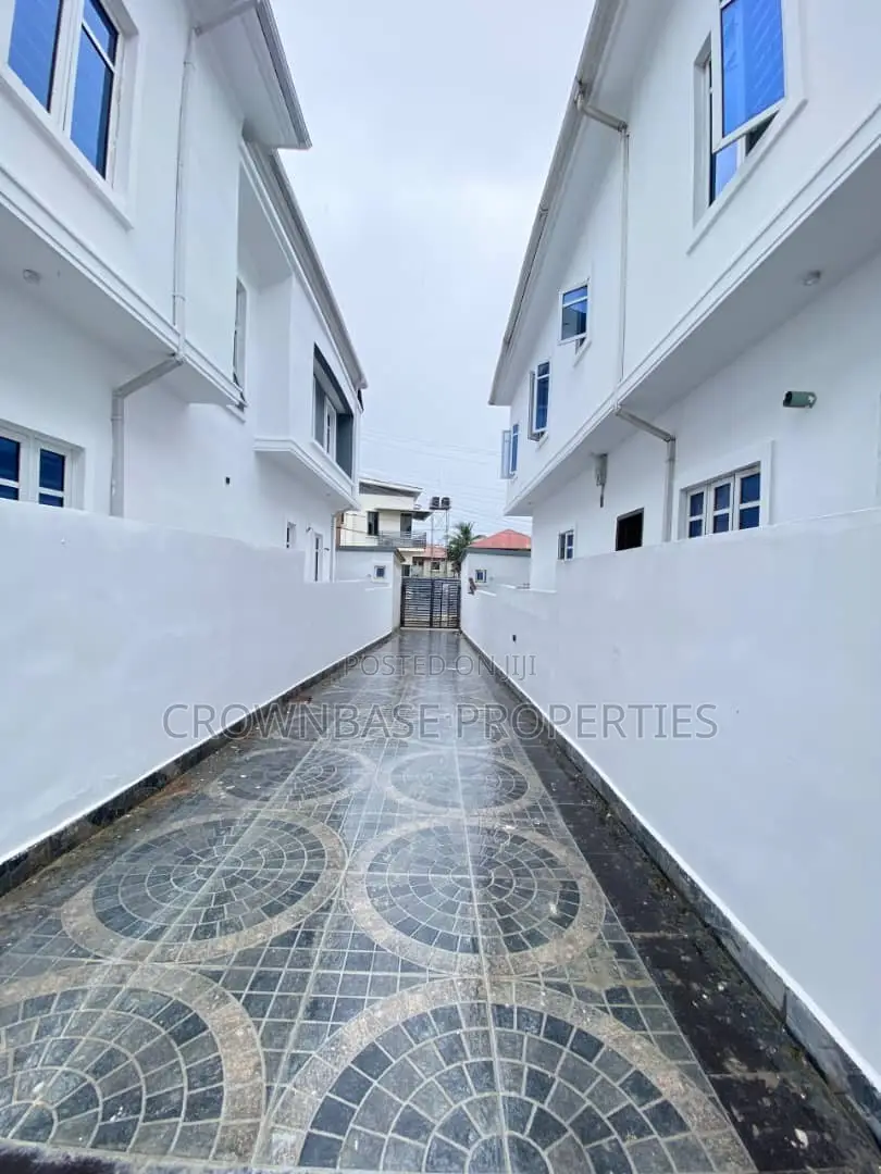 5bdrm Duplex in Sangotedo for sale in Sangotedo