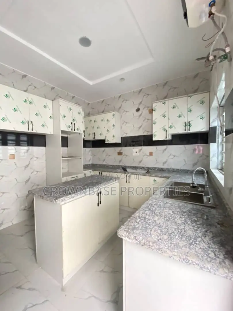5bdrm Duplex in Sangotedo for sale in Sangotedo