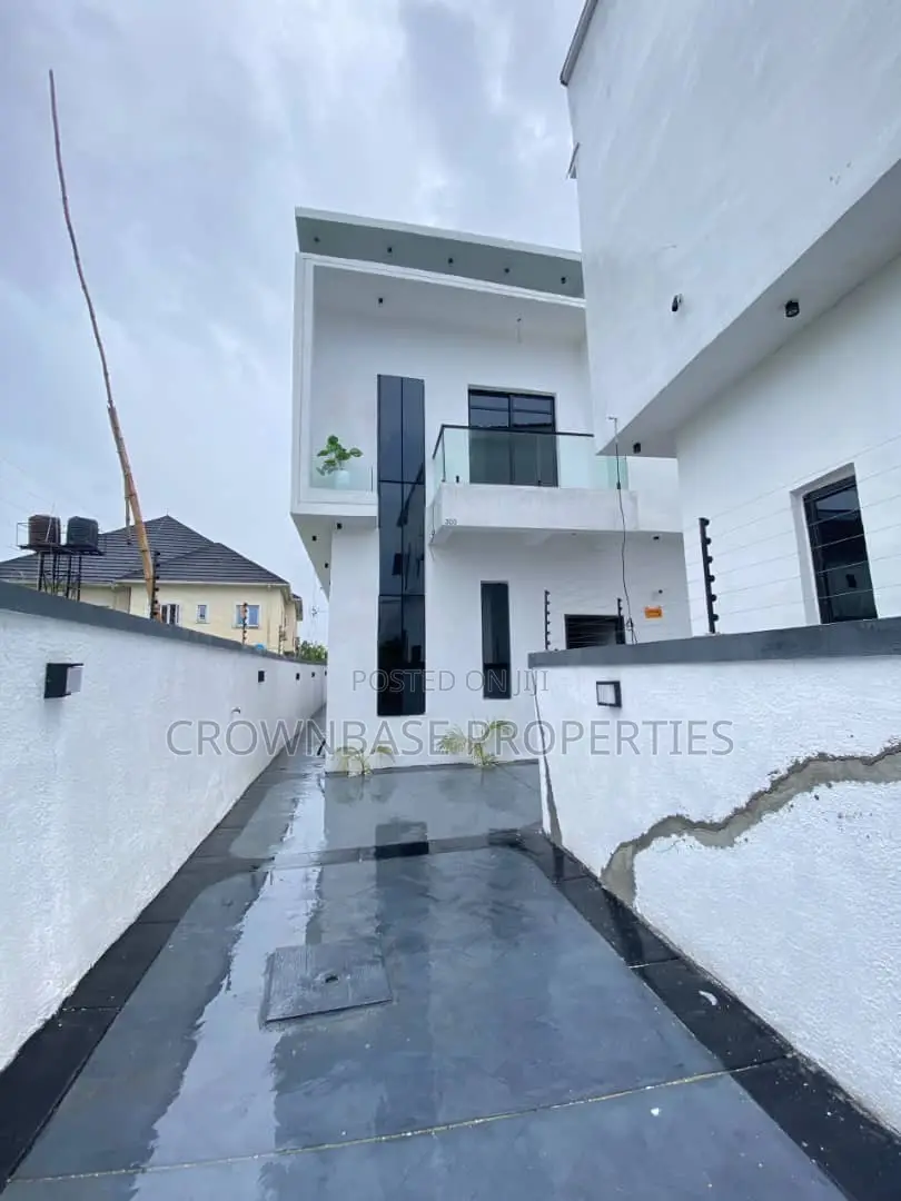 4bdrm Duplex in Sangotedo for sale in Sangotedo