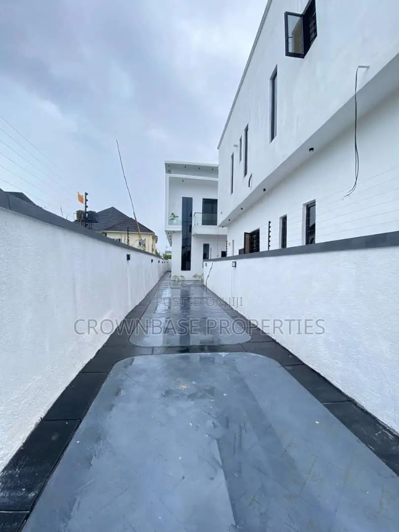 4bdrm Duplex in Sangotedo for sale in Sangotedo