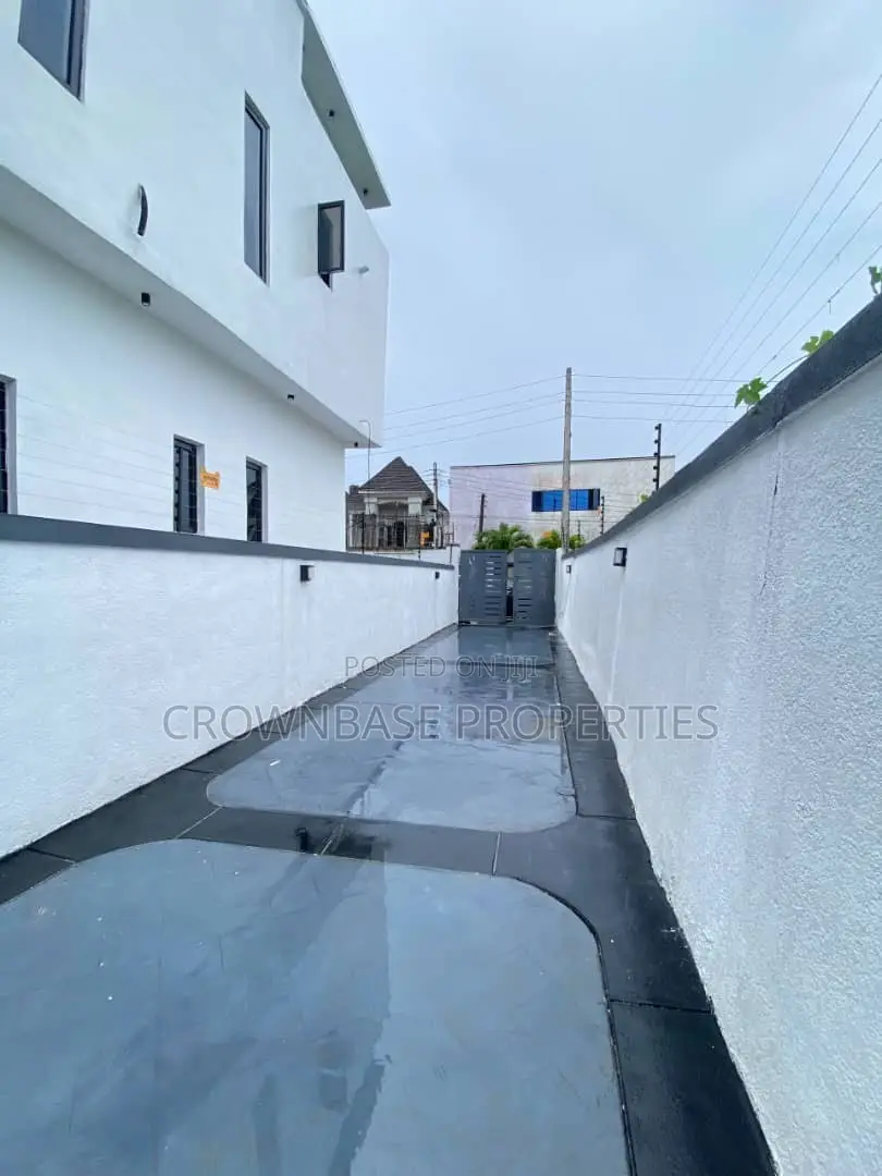 4bdrm Duplex in Sangotedo for sale in Sangotedo