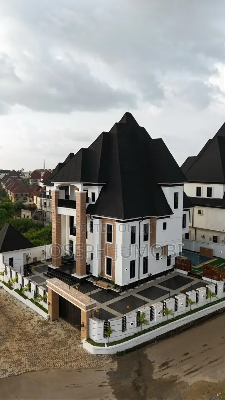 6bdrm Duplex in Petrus Homes, Dakwo District for sale in Dakwo District