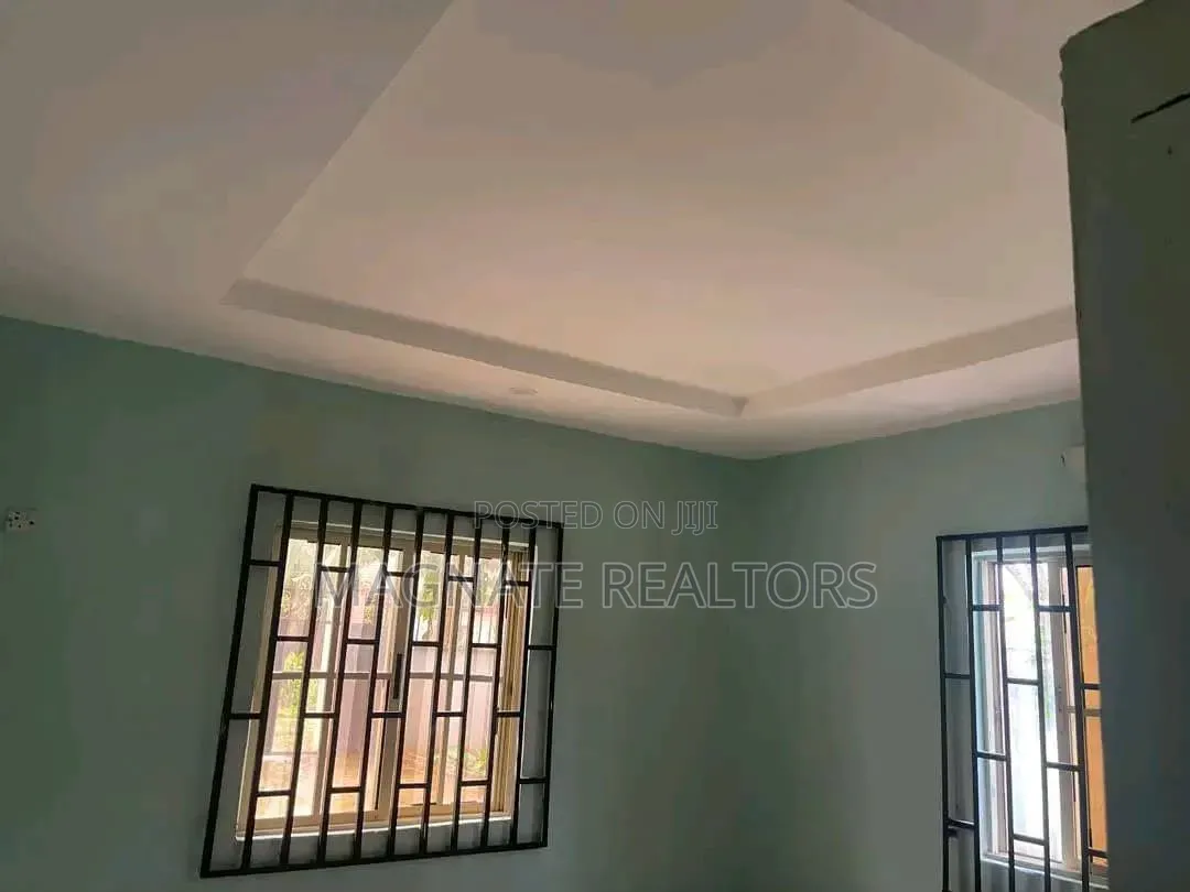 3bdrm House in 25Th Anniversary, Uyo for sale in Uyo