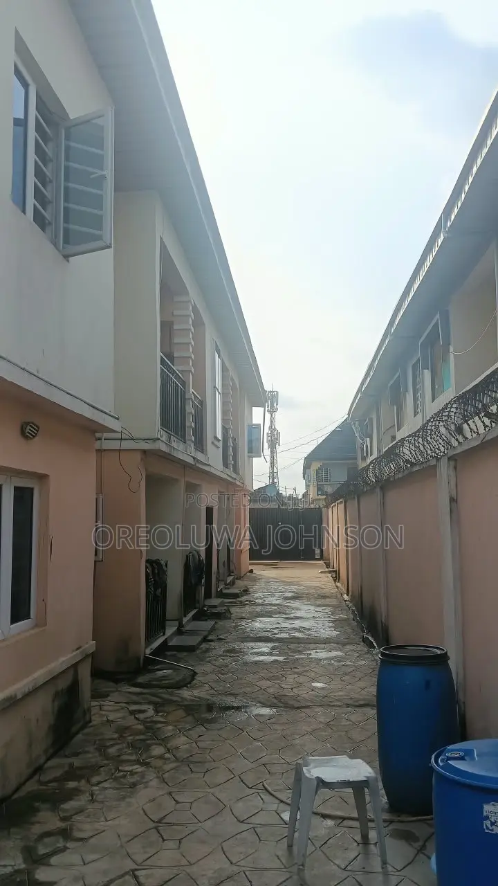2bdrm Block of Flats in Idimu for sale in Idimu