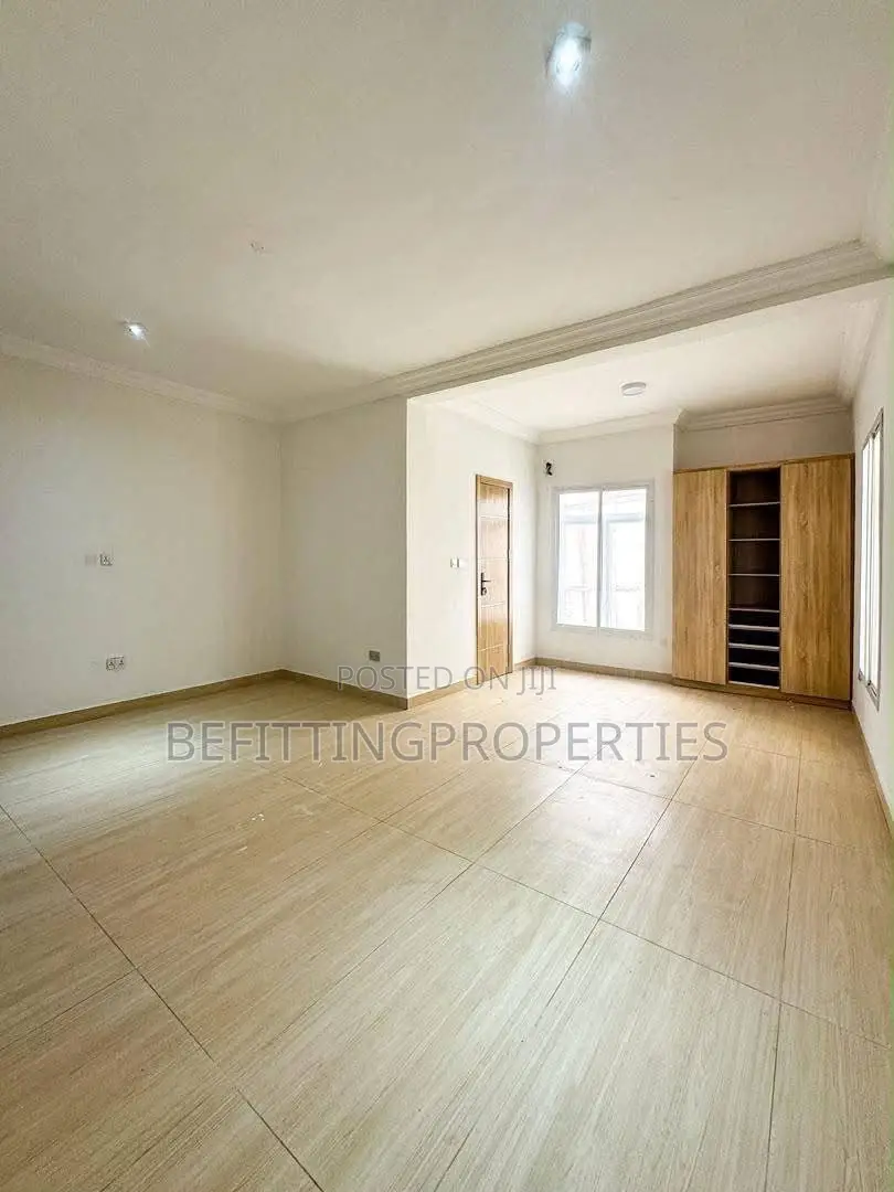 2bdrm Maisonette in Lekki Phase 1 for sale in Lekki Phase 1