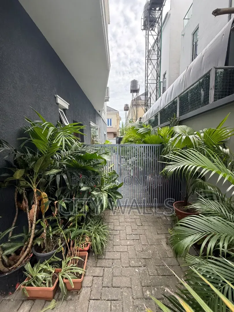 3bdrm Block of Flats in Oral Estate, Lekki Phase 1 for rent in Lekki Phase 1