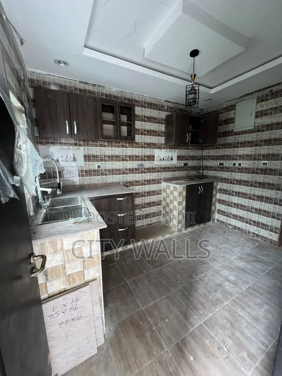 6bdrm Duplex in Cooperative Estate, Badore for sale in Badore