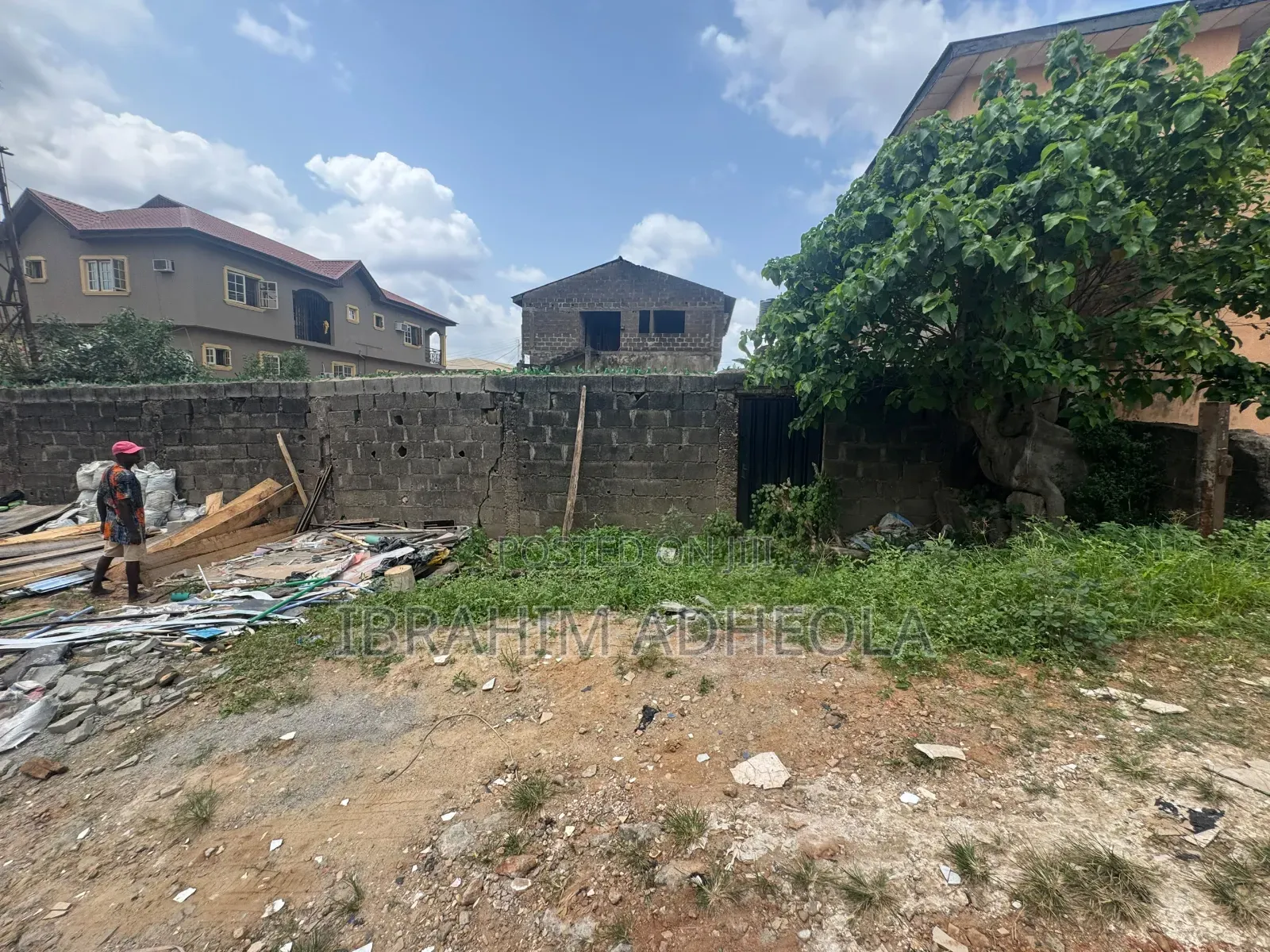 An Empty Dry Land Measuring 330sqm With a Demolishable Shell STR in Morgan Estate