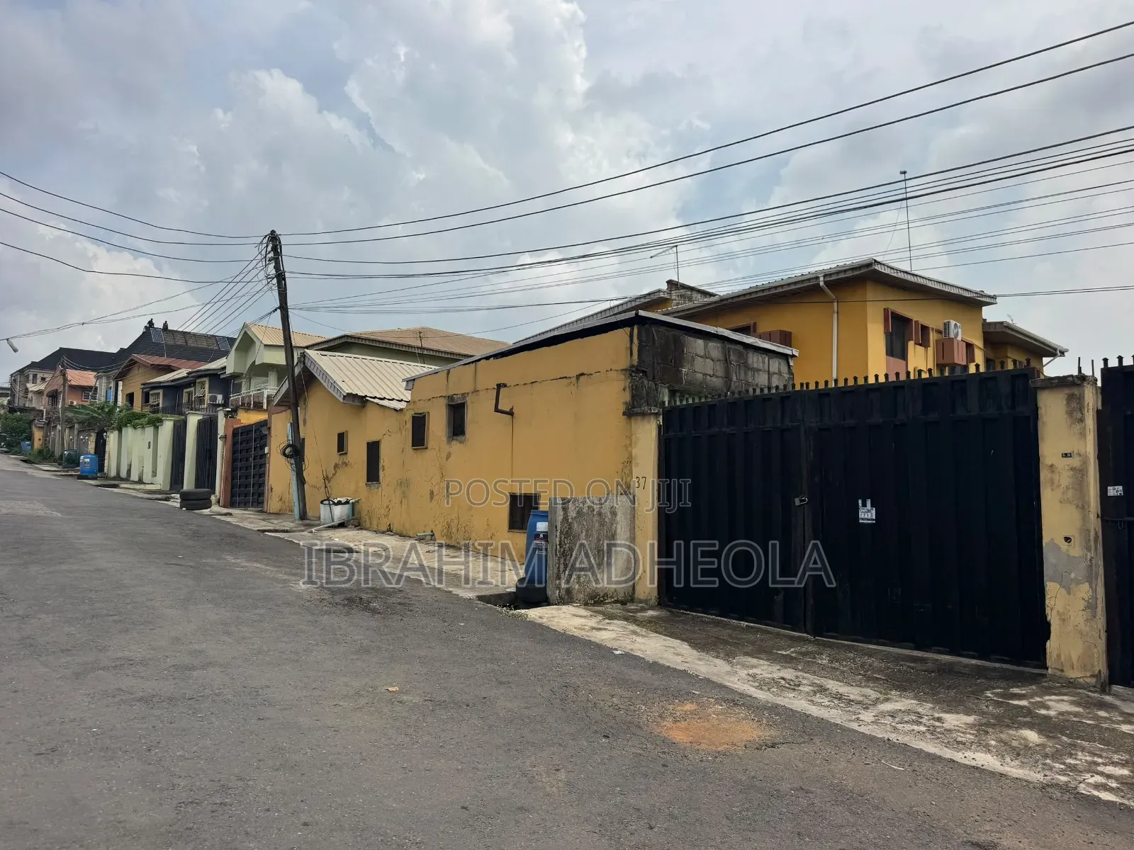 An Empty Dry Land Measuring 330sqm With a Demolishable Shell STR in Morgan Estate