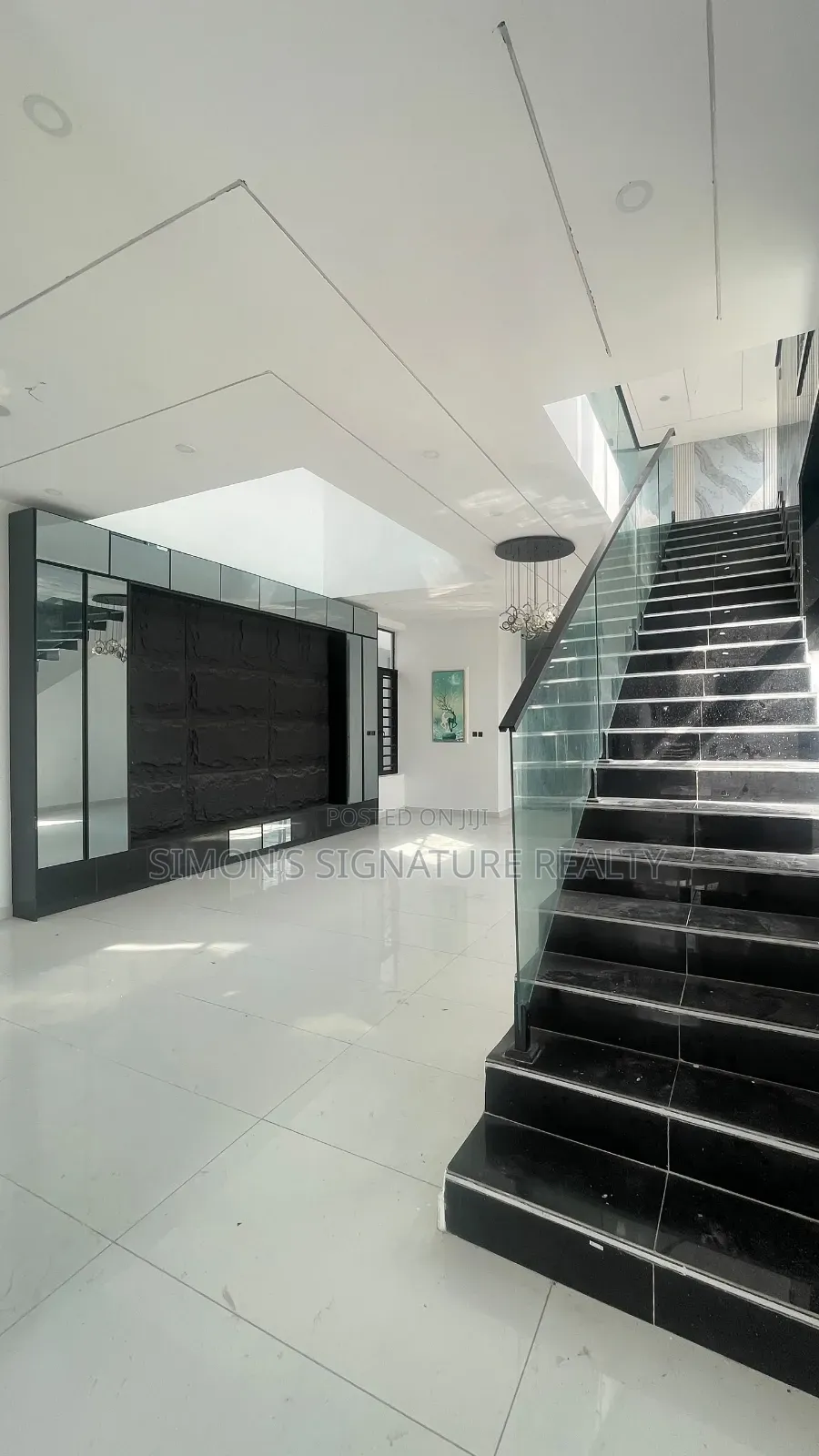 5bdrm Duplex in Chevron for sale in Chevron
