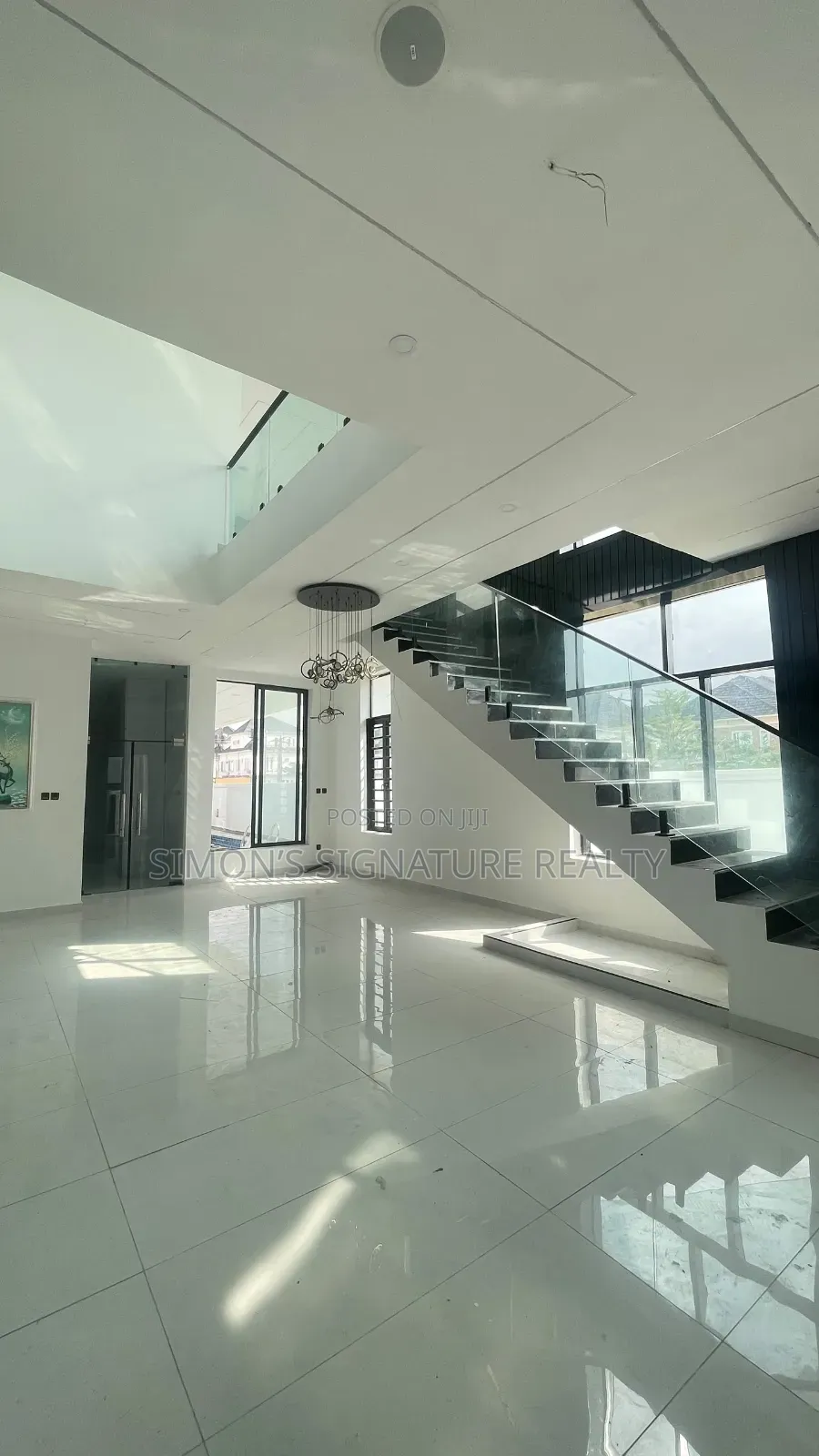 5bdrm Duplex in Chevron for sale in Chevron