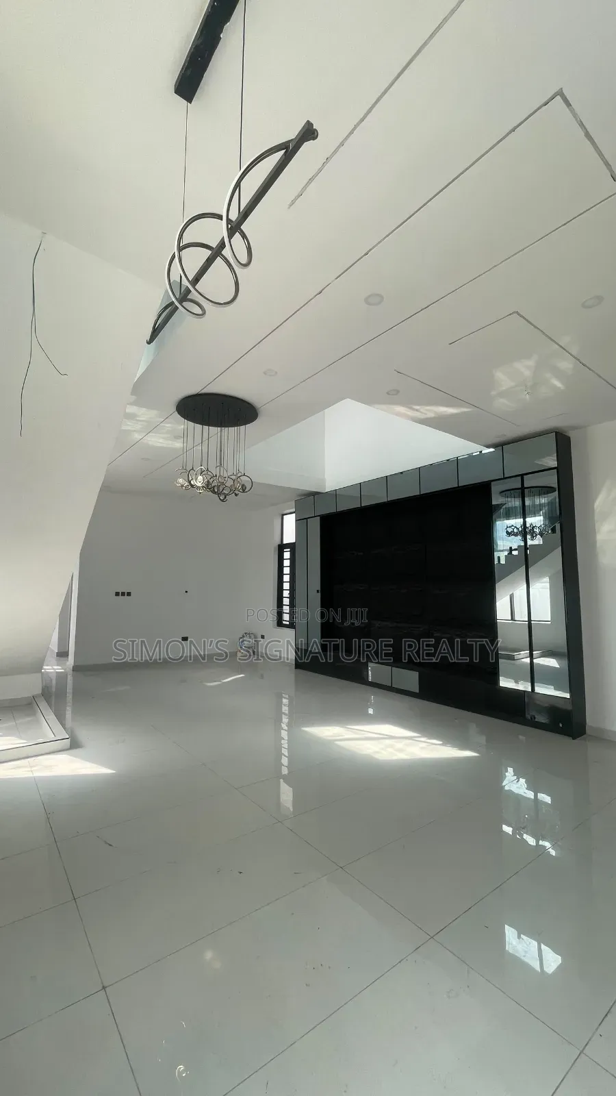 5bdrm Duplex in Chevron for sale in Chevron