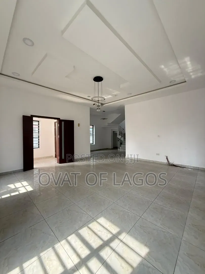 5bdrm Duplex in Ikota for rent in Ikota