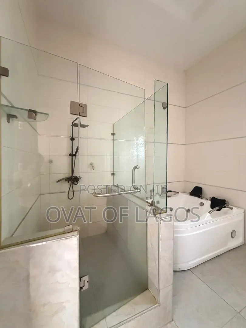 5bdrm Duplex in Ikota for rent in Ikota