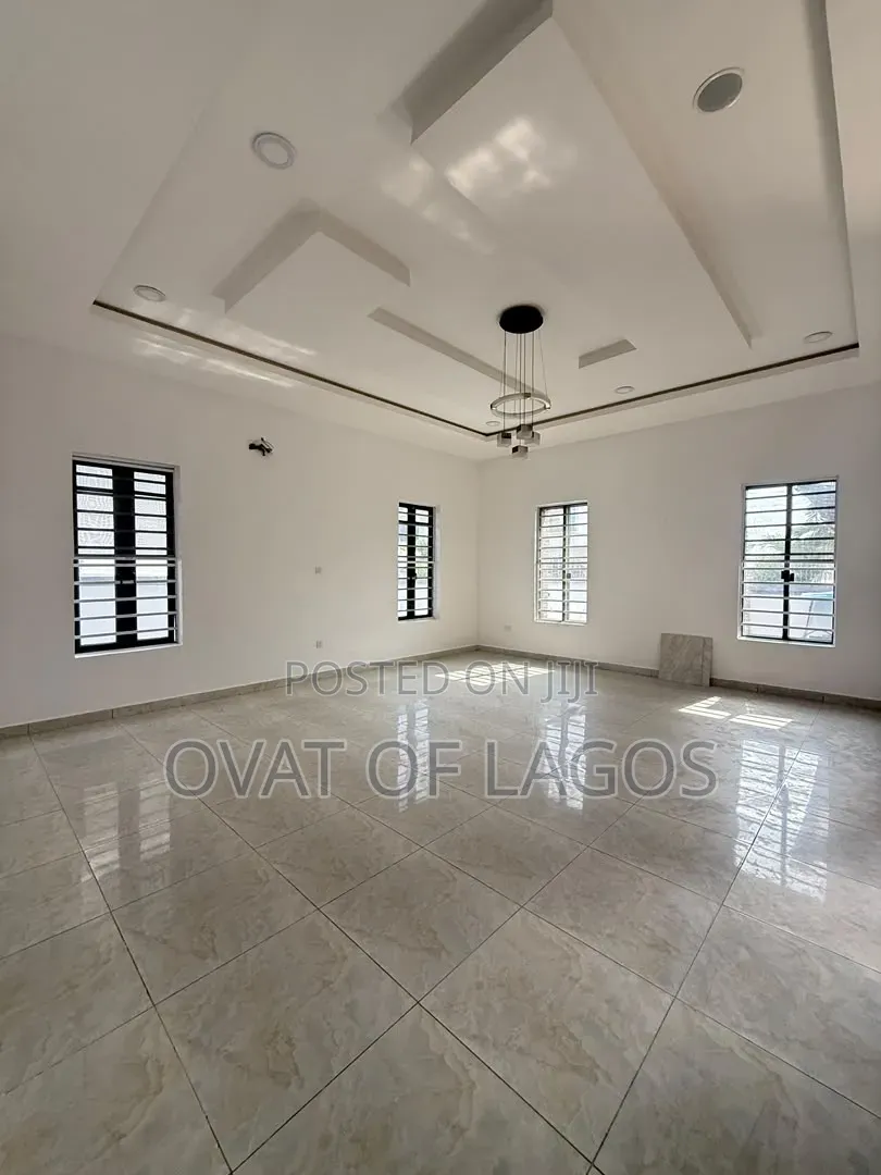 5bdrm Duplex in Ikota for rent in Ikota