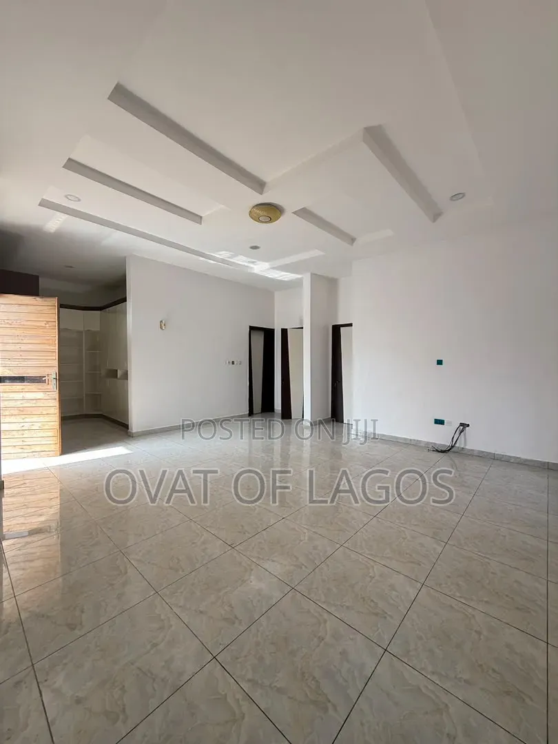 5bdrm Duplex in Ikota for rent in Ikota