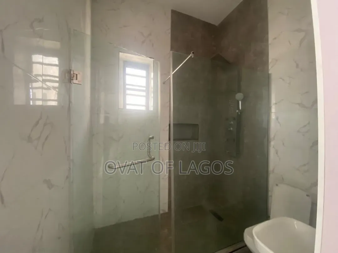 4bdrm Duplex in Ikota for rent in Ikota