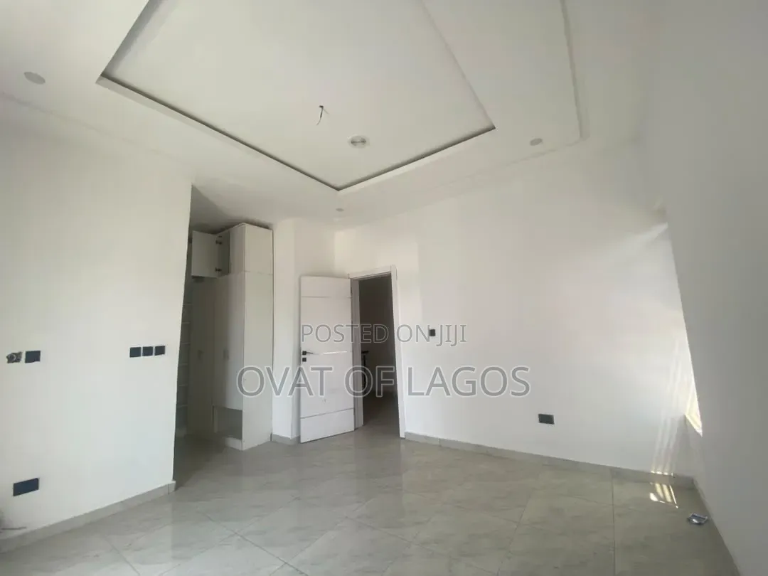4bdrm Duplex in Ikota for rent in Ikota