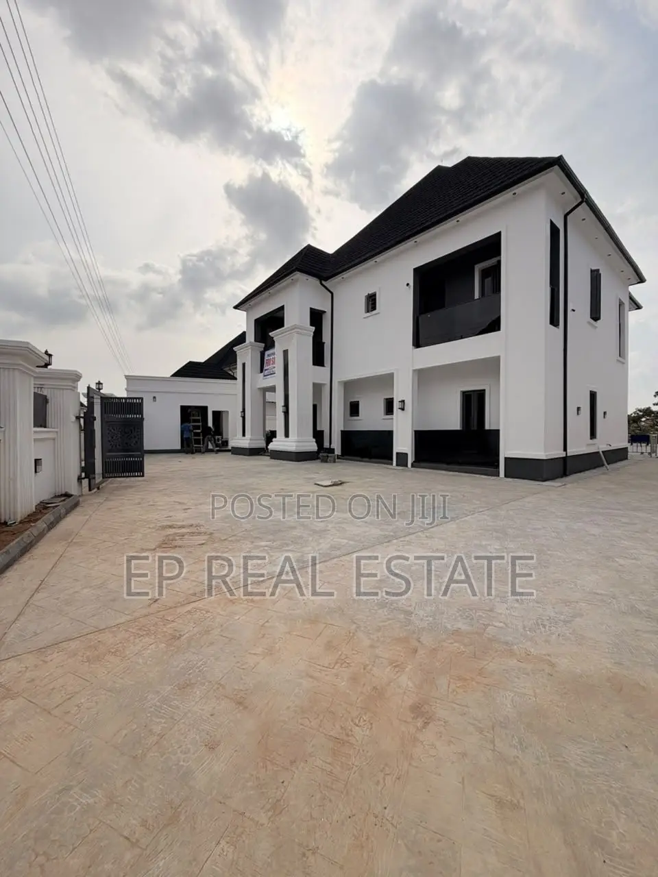 5bdrm Duplex in Dakwo District for sale in Dakwo District