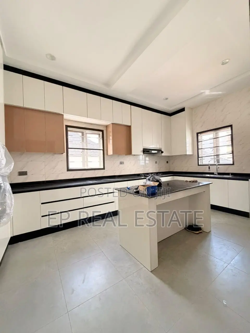 5bdrm Duplex in Dakwo District for sale in Dakwo District
