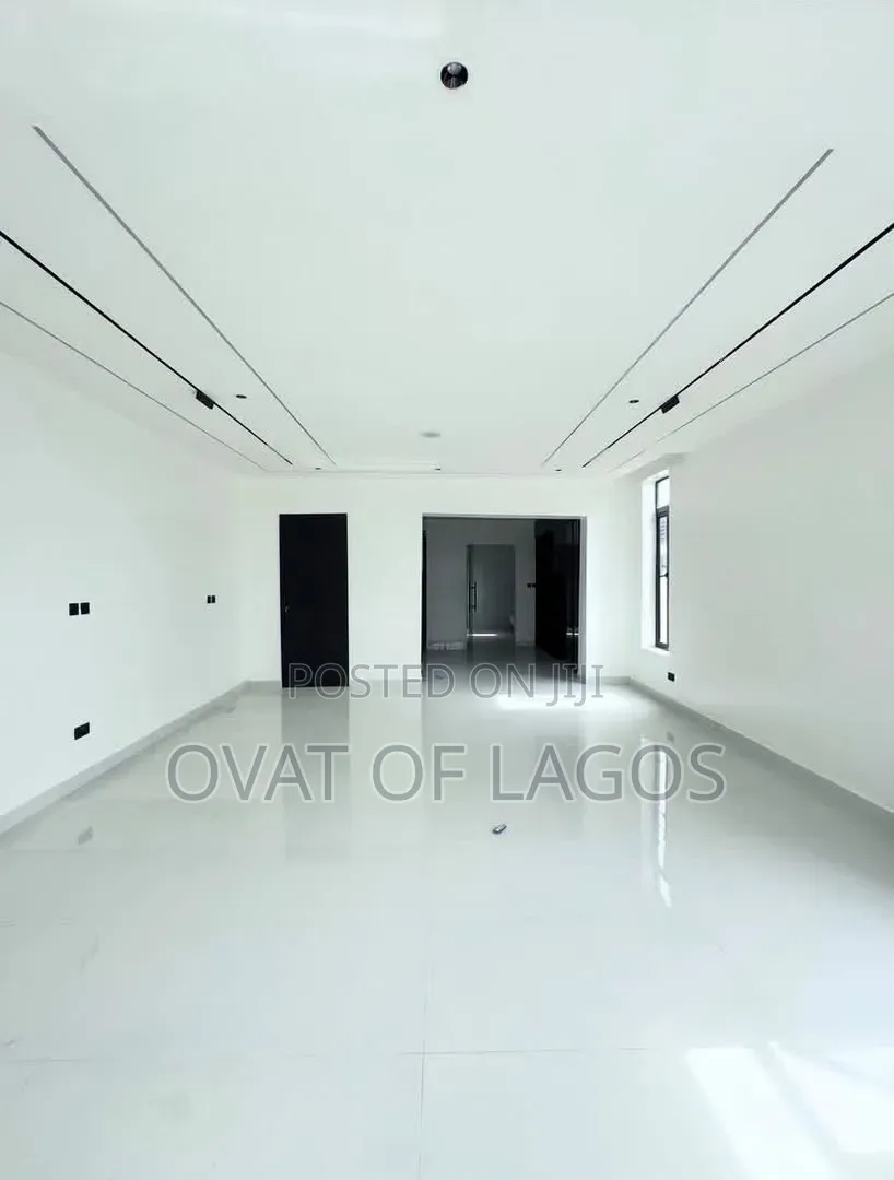 5bdrm Duplex in Royal Garden, Off Lekki-Epe Expressway for sale in Off Lekki-Epe Expressway