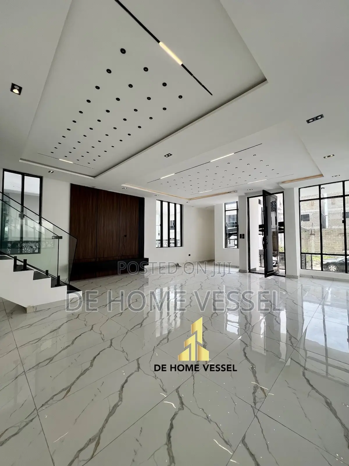 5bdrm Duplex in Chevron for sale in Chevron