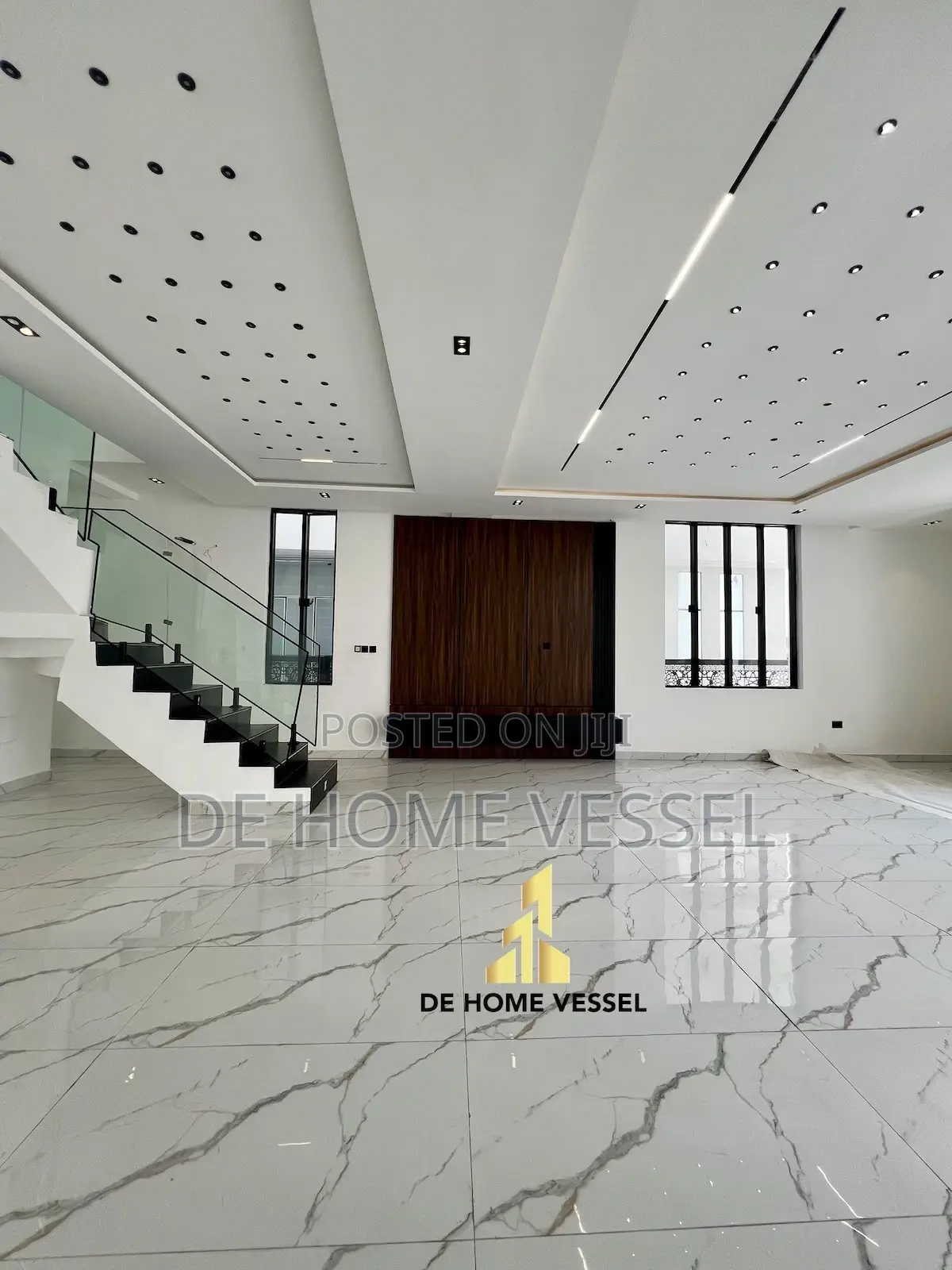 5bdrm Duplex in Chevron for sale in Chevron