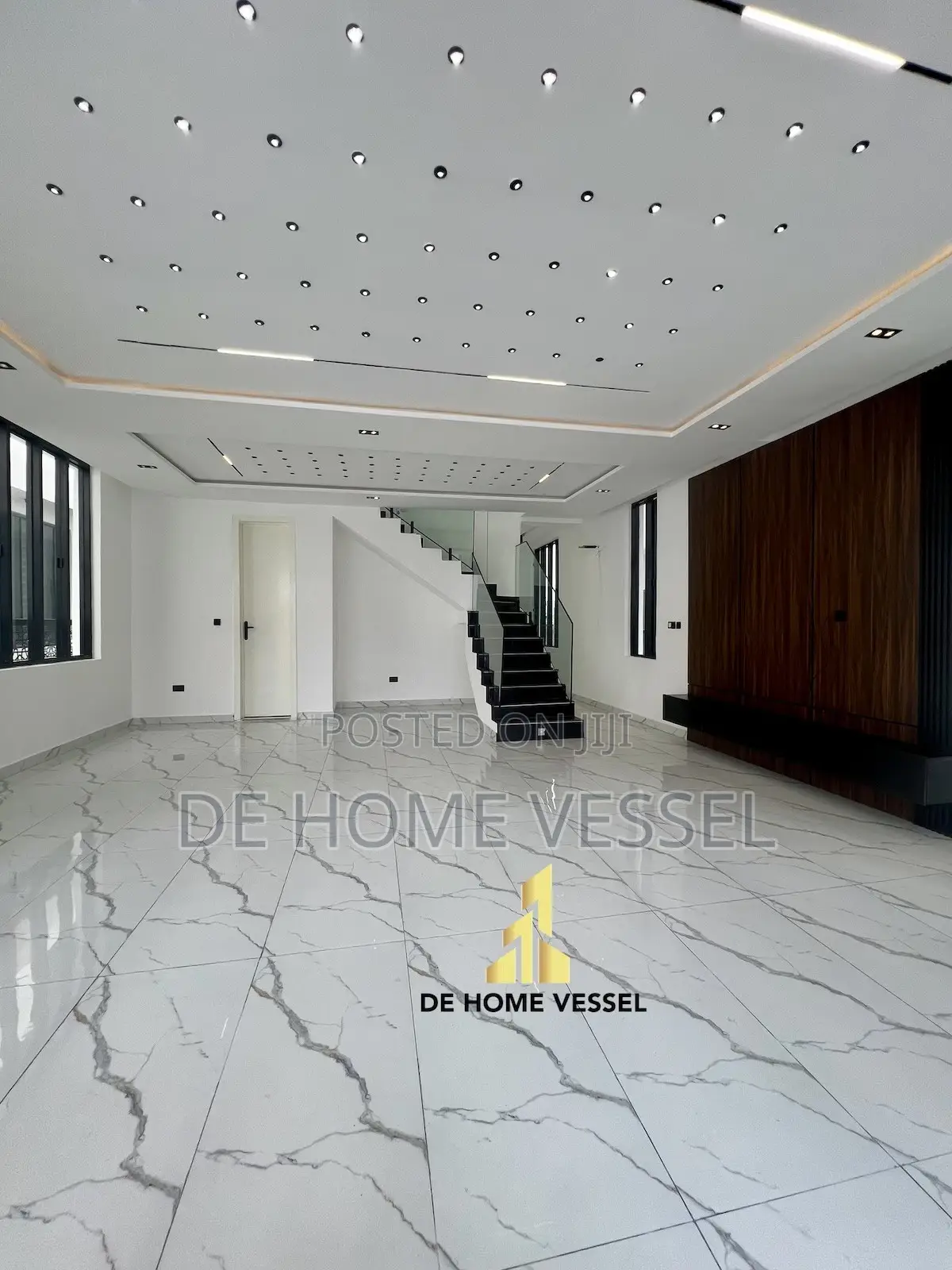 5bdrm Duplex in Chevron for sale in Chevron