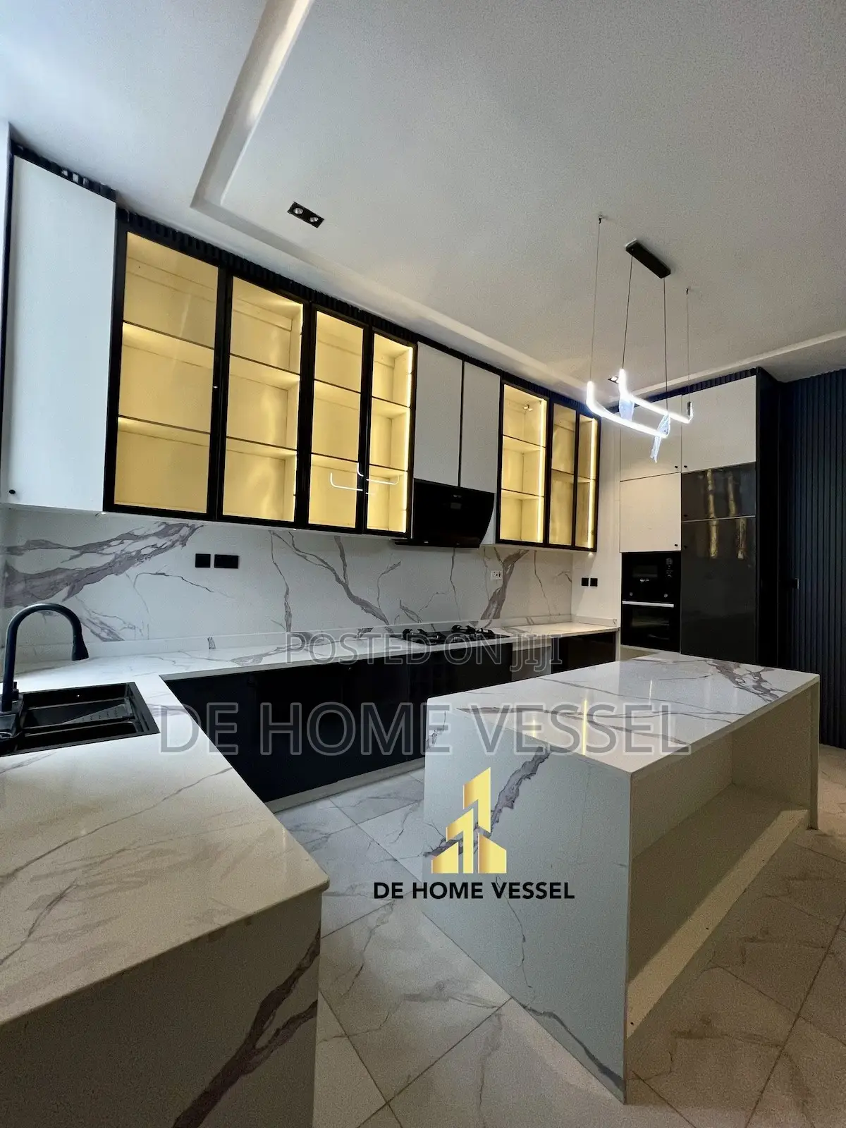 5bdrm Duplex in Chevron for sale in Chevron