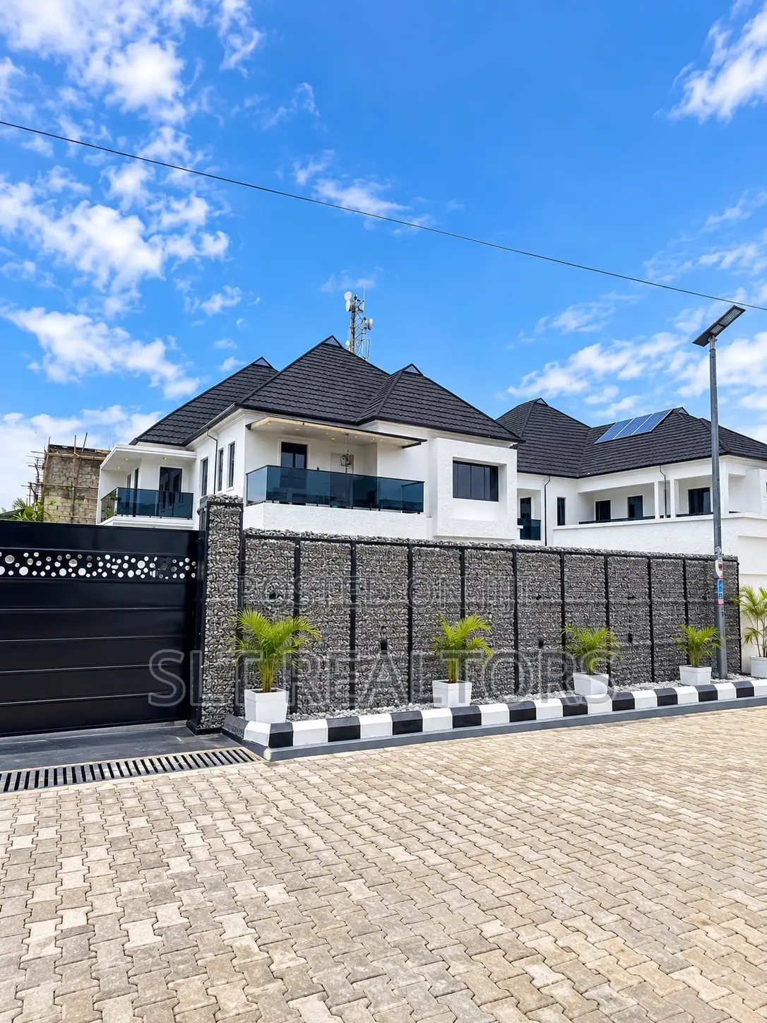 5bdrm Duplex in Oluyole Estate for sale in Oluyole Estate