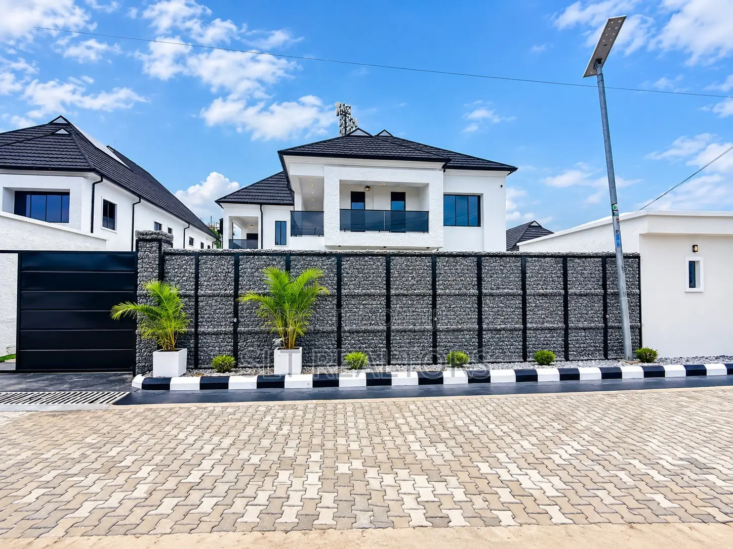 5bdrm Duplex in Oluyole Estate for sale in Oluyole Estate