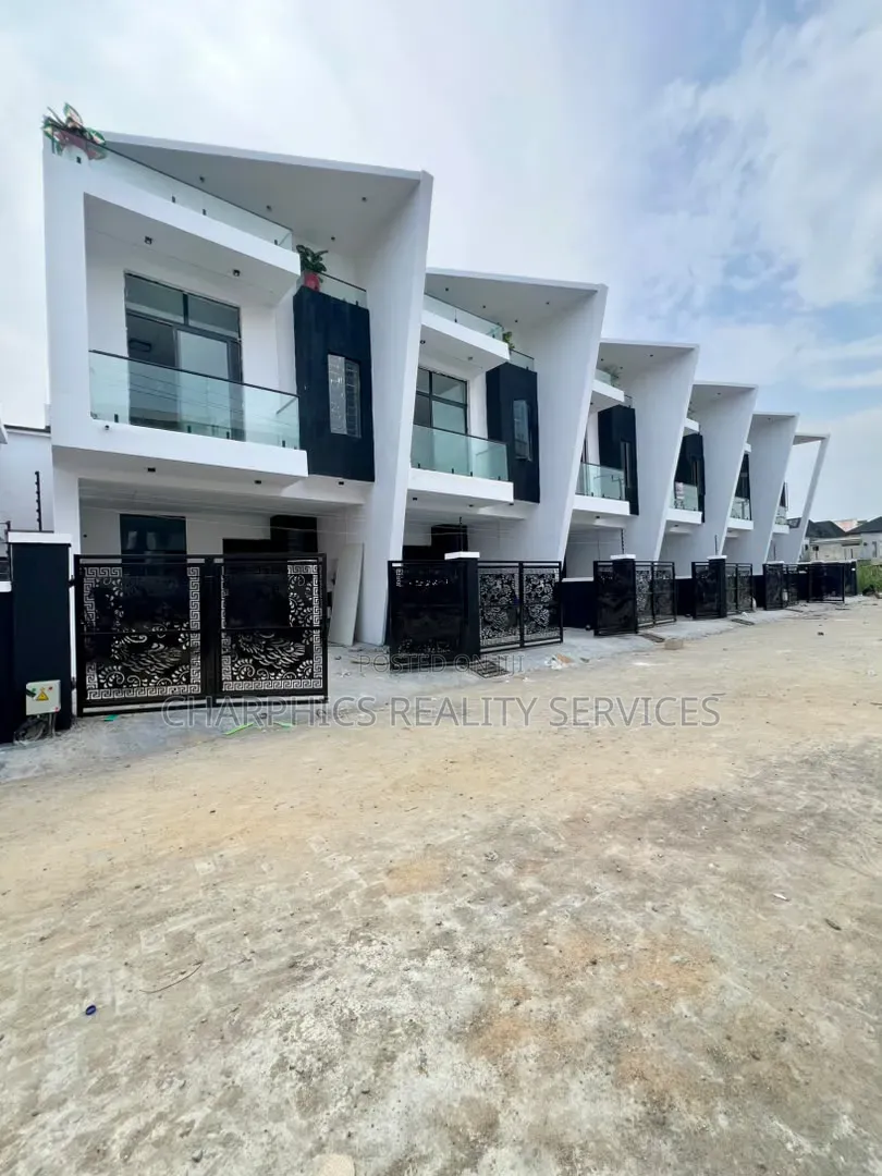 3bdrm Duplex in Ikota for sale in Ikota