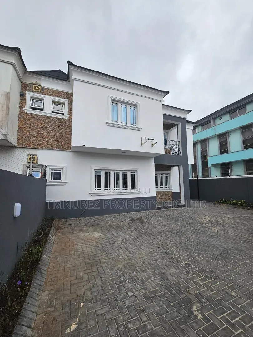 4bdrm Duplex in Lekki Phase 1 for rent in Lekki Phase 1