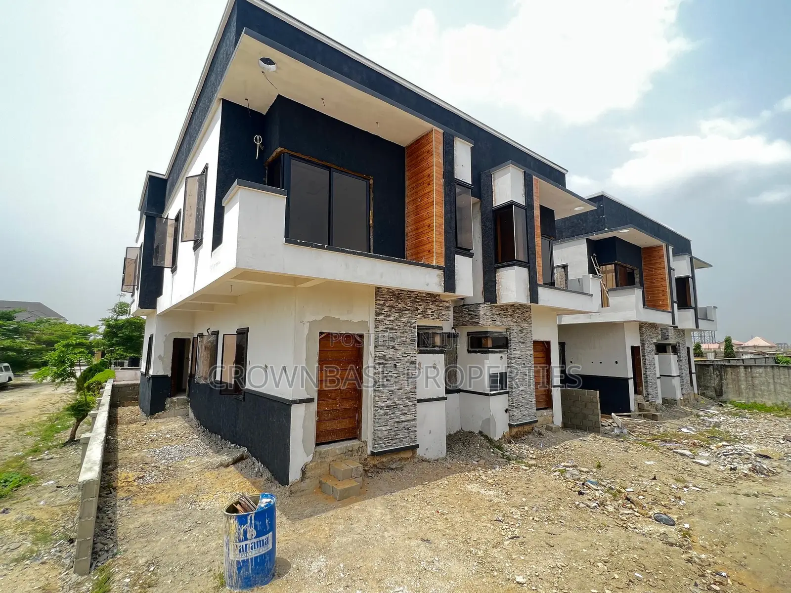 3bdrm Duplex in Chevron for sale in Chevron