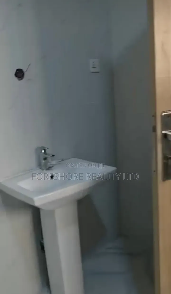 5bdrm House in Adeniyi Jones for sale in Adeniyi Jones