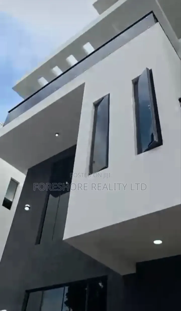 5bdrm House in Adeniyi Jones for sale in Adeniyi Jones