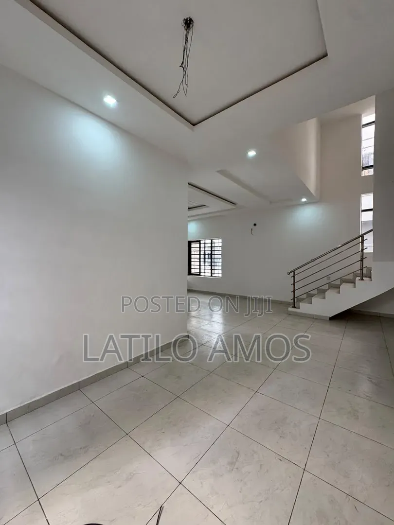 4bdrm Duplex in Lekki Phase 2 for sale in Lekki Phase 2
