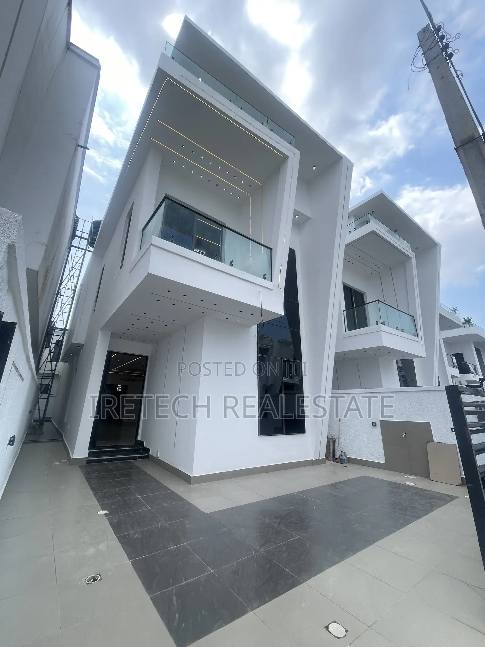 4bdrm Duplex in Ajah In A Code To for sale in Ado / Ajah