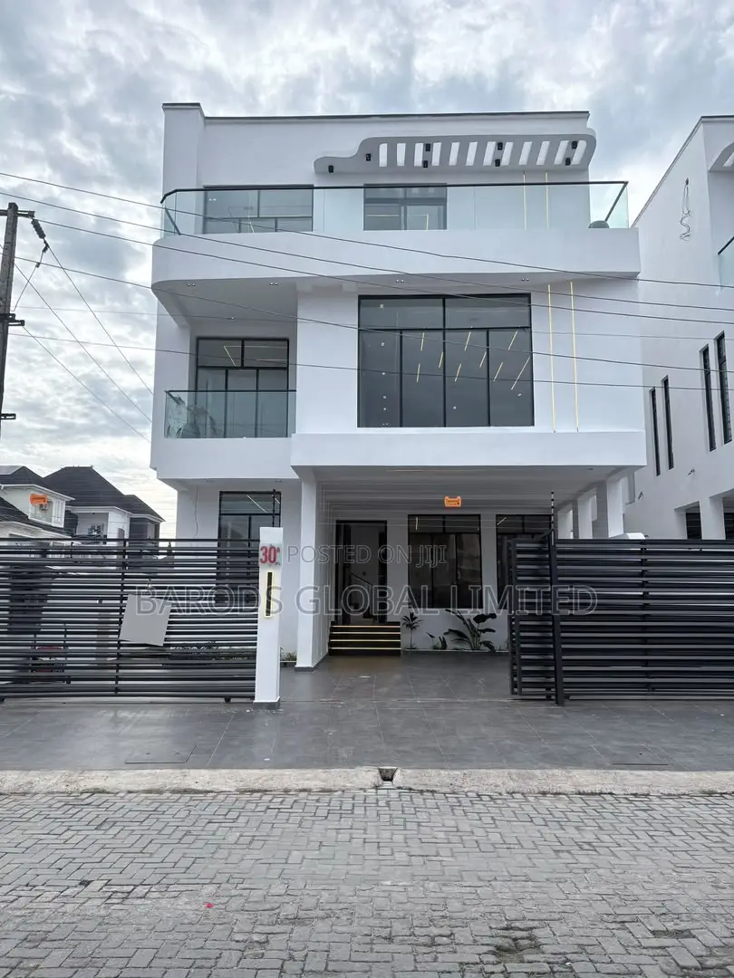 5bdrm Duplex in Chevron for sale in Chevron