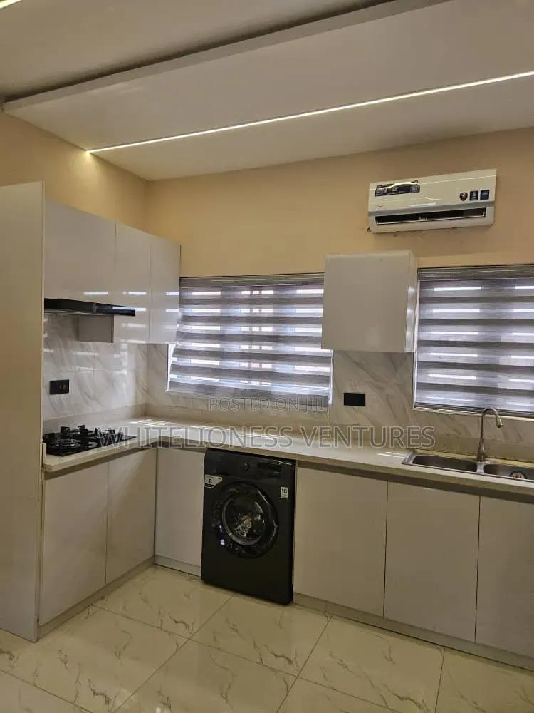 Furnished 2bdrm Block of Flats in Lekki Phase 1 for rent in Lekki Phase 1