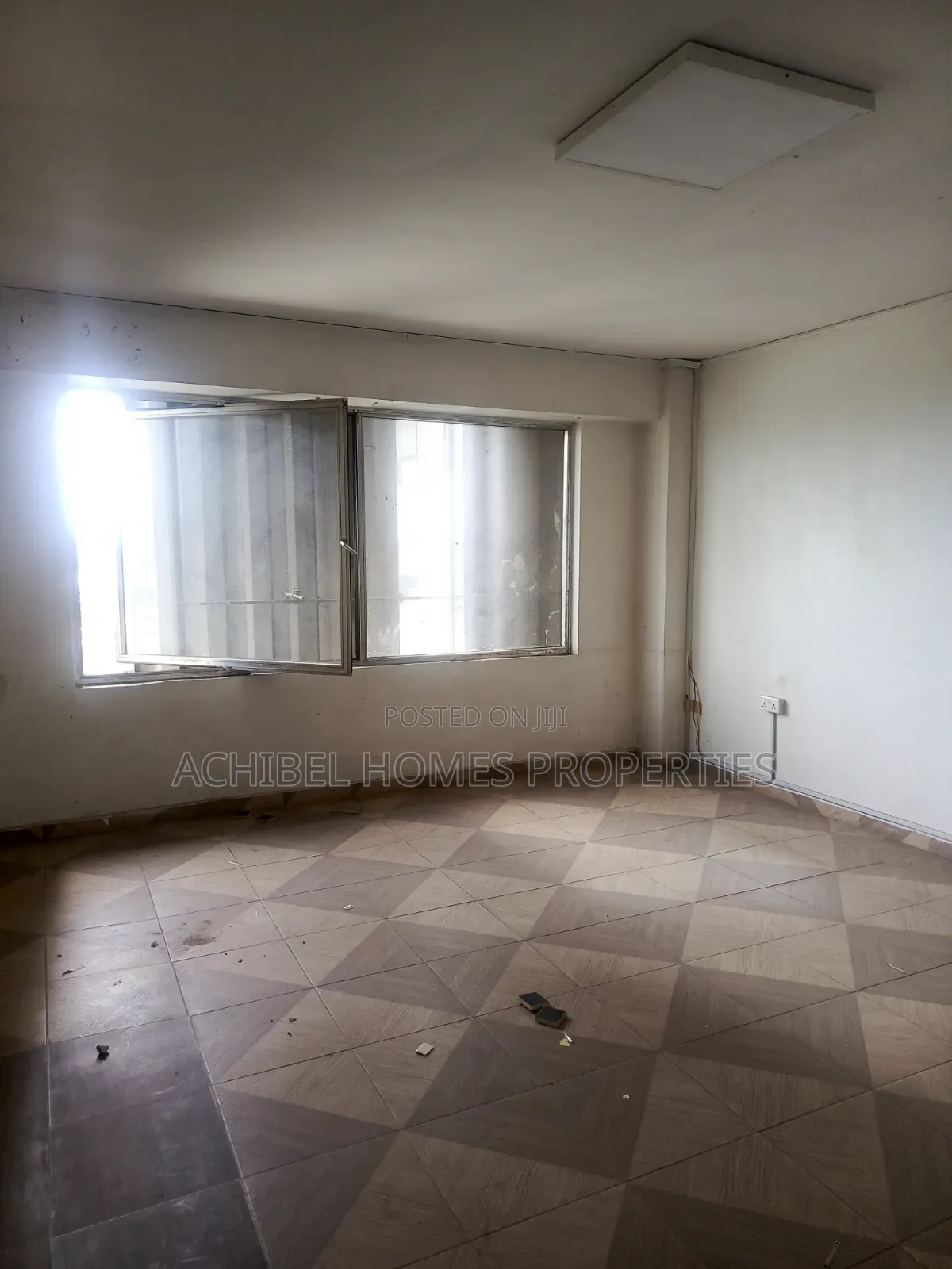 An 80 Square Meter Office Space in Lagos Island / Lagos Island