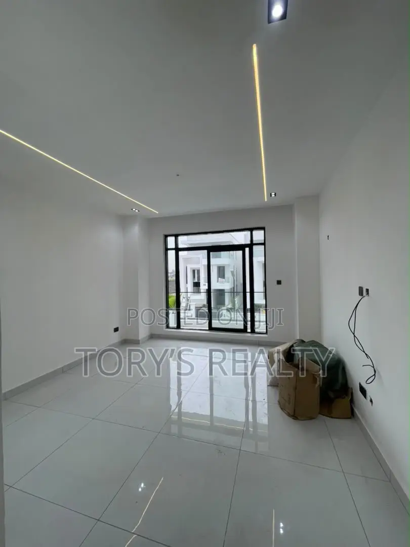 2bdrm Apartment in Lekki Phase 1 for sale in Lekki Phase 1