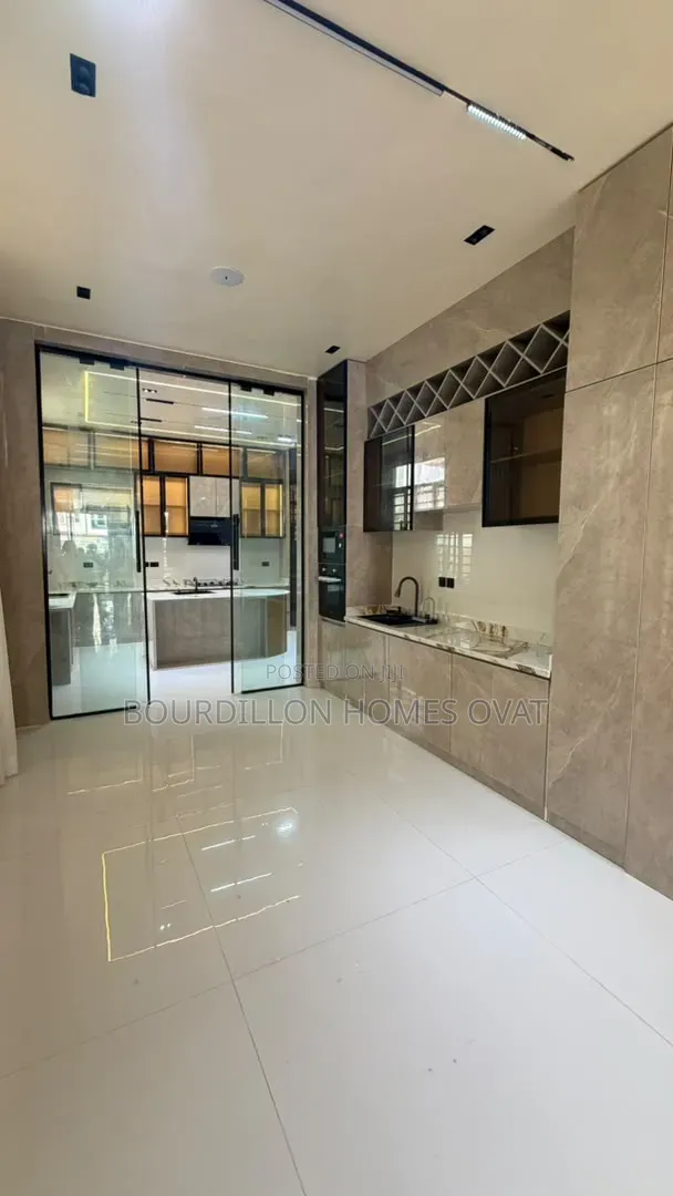 5bdrm Duplex in Orchid Lekki Lagos for sale in Lekki Expressway