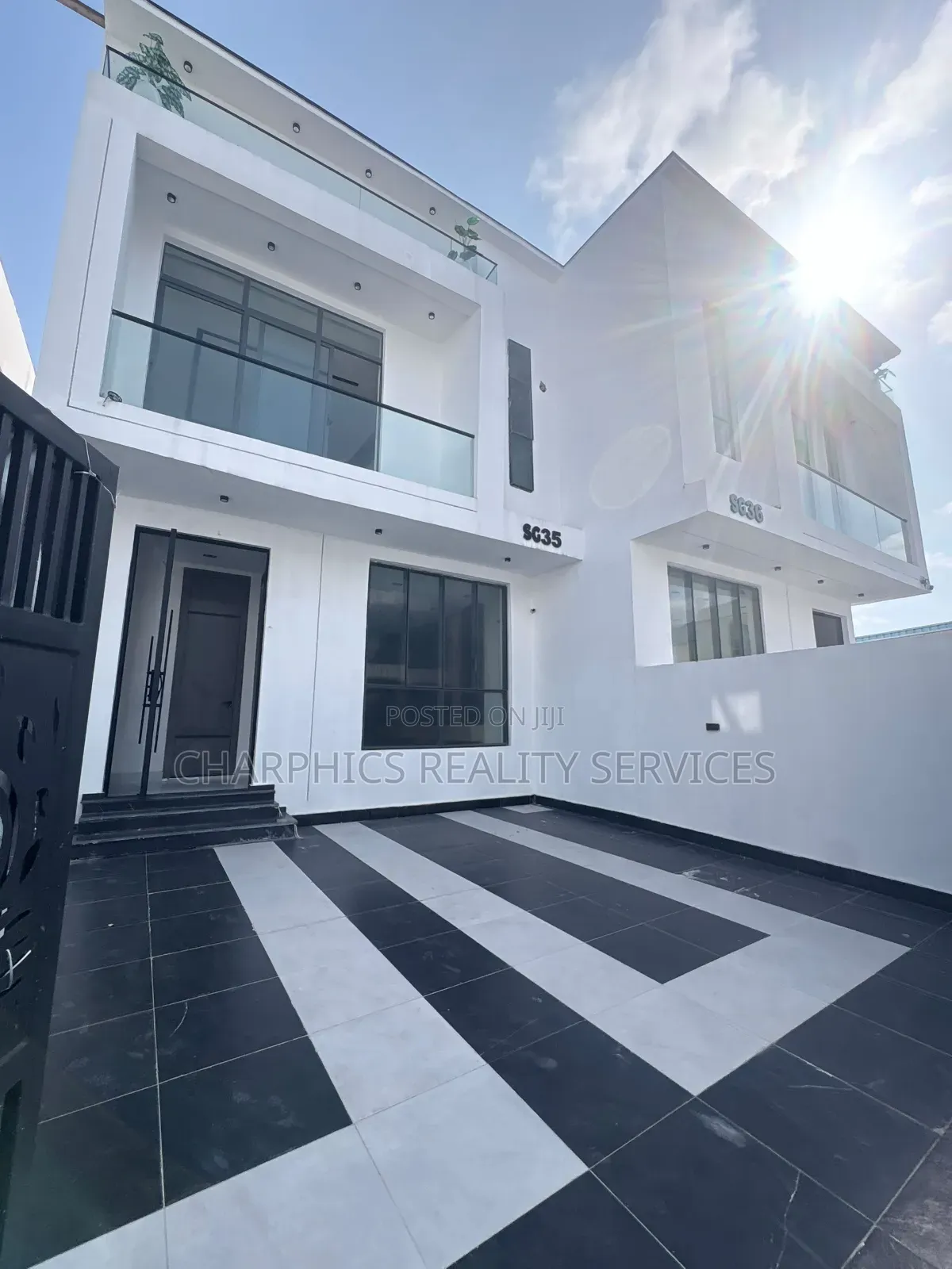4bdrm Duplex in Chevron for sale in Chevron