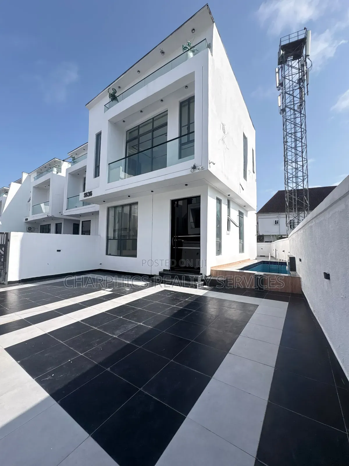 4bdrm Duplex in Chevron for sale in Chevron